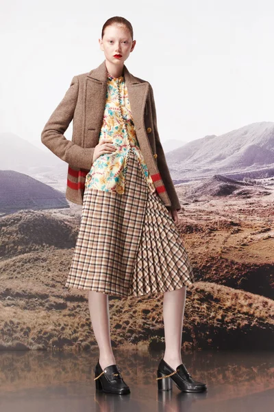 Look 16